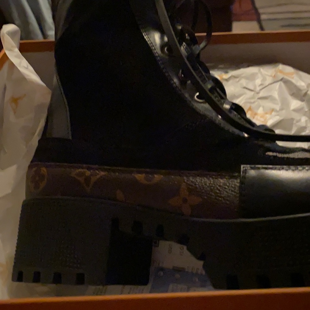 size 41 louis voution boots new never worn